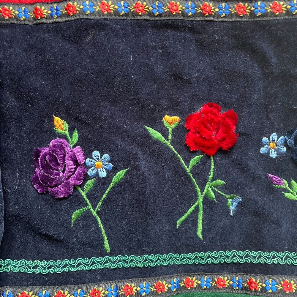 Vintage Vest Embroidered Women's Large Casey & Max Floral Velvet Unique 90s - Picture 5 of 7